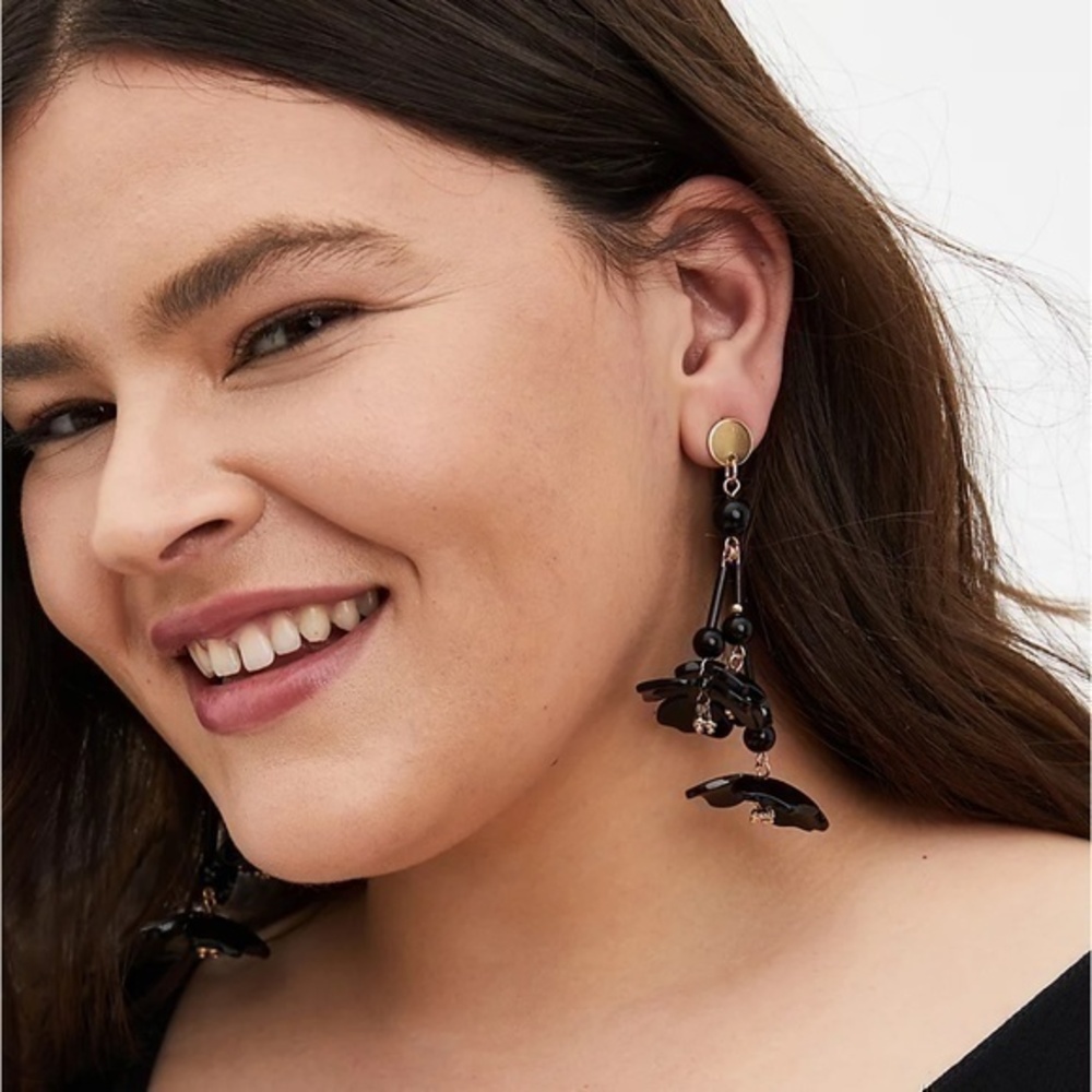 3/$25 Torrid Black Resin Hanging Floral Earrings